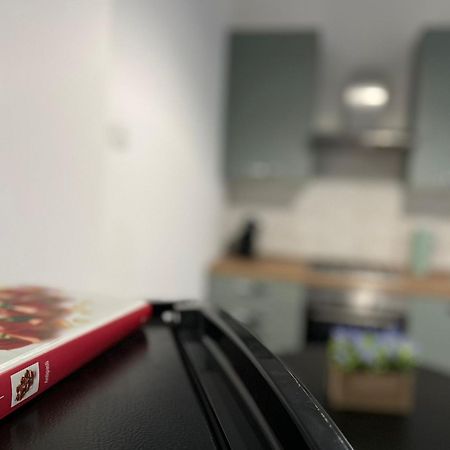 Goodbye Moon Apartment Бриндізі Екстер'єр фото