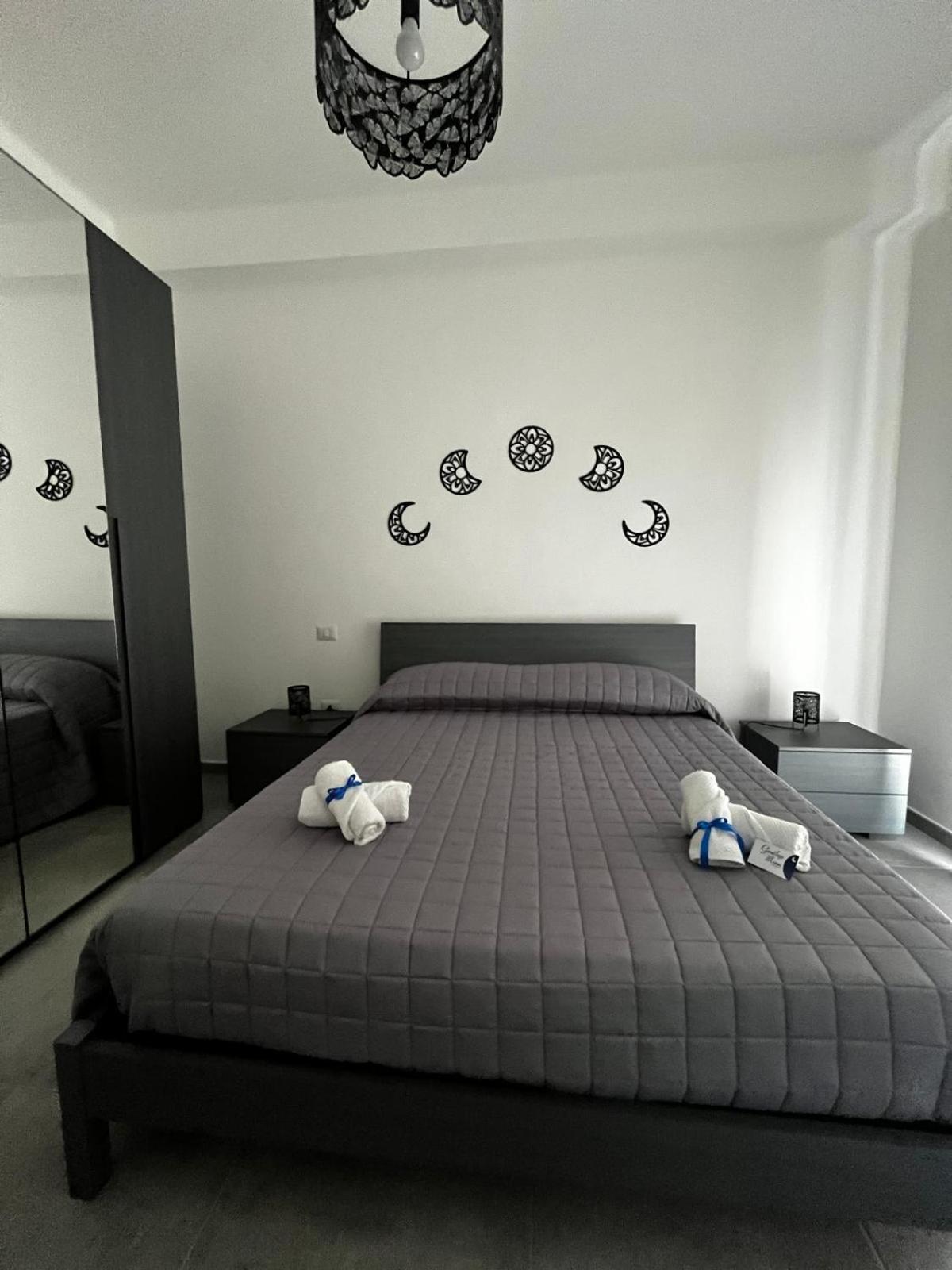Goodbye Moon Apartment Бриндізі Екстер'єр фото